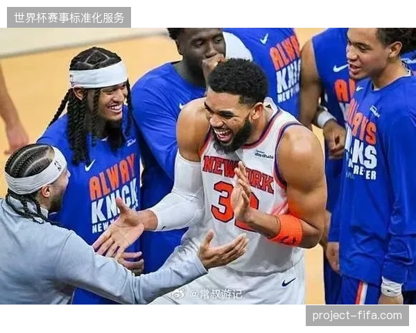 唐斯作为空间型五号位加盟尼克斯，其外线投射能力成功调动了文班亚马的防区
